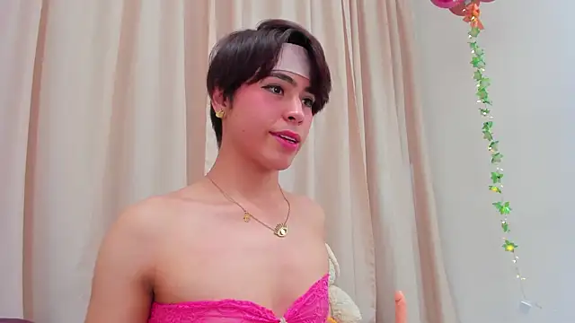 Snapshot of Little_michell chatting on 7, 3, 2025 Little michell online show from 7, 3, 2025