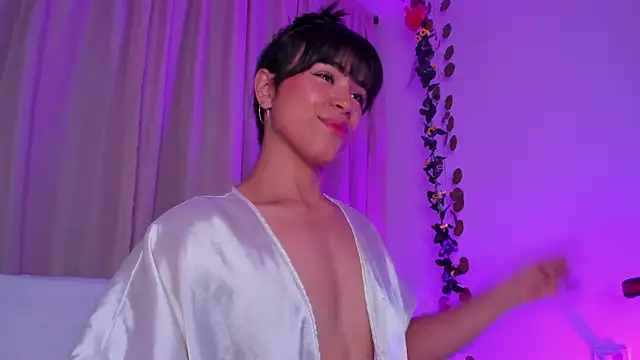 Snapshot of Little_michell chatting on 7, 10, 2025 Little michell online show from 7, 10, 2025