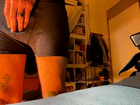 Snapshot of otikatseikaip3r chatting on 12, 10, 2025 otikatseikaip3r online show from 12, 10, 2025