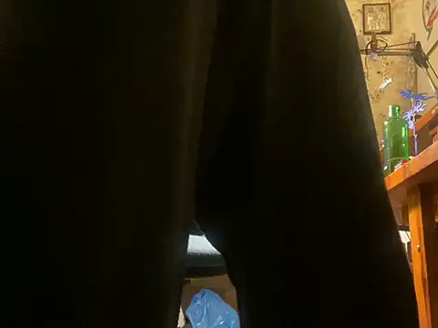 Snapshot of otikatseikaip3r chatting on 14, 10, 2025 otikatseikaip3r online show from 14, 10, 2025