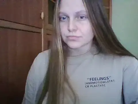 Snapshot of Evasapples chatting on 12, 12, 2024 Evasapples online show from 12, 12, 2024