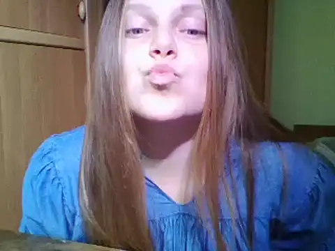 Snapshot of Evasapples chatting on 13, 12, 2024 Evasapples online show from 13, 12, 2024