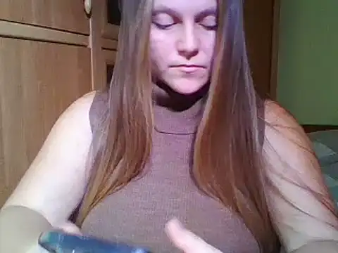 Snapshot of Evasapples chatting on 4, 1, 2025 Evasapples online show from 4, 1, 2025