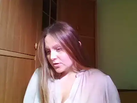 Snapshot of Evasapples chatting on 5, 1, 2025 Evasapples online show from 5, 1, 2025