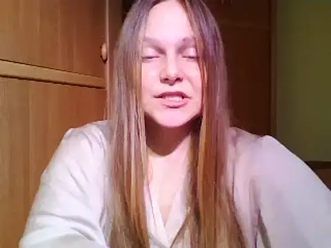 Snapshot of Evasapples chatting on 5, 1, 2025 Evasapples online show from 5, 1, 2025