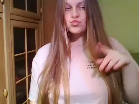 Snapshot of Evasapples chatting on 25, 1, 2025 Evasapples online show from 25, 1, 2025