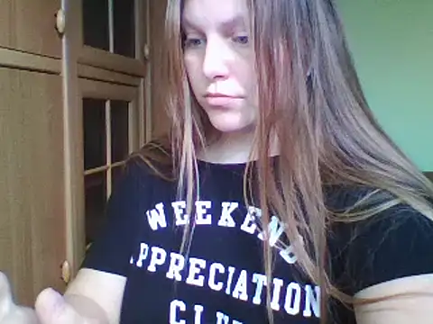 Snapshot of Evasapples chatting on 2, 2, 2025 Evasapples online show from 2, 2, 2025