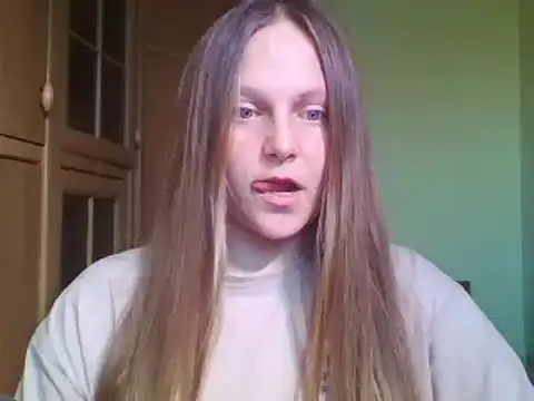 Snapshot of Evasapples chatting on 11, 2, 2025 Evasapples online show from 11, 2, 2025