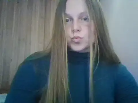 Snapshot of Evasapples chatting on 2, 3, 2025 Evasapples online show from 2, 3, 2025