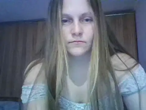 Snapshot of Evasapples chatting on 4, 3, 2025 Evasapples online show from 4, 3, 2025