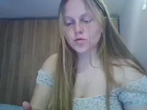 Snapshot of Evasapples chatting on 5, 3, 2025 Evasapples online show from 5, 3, 2025