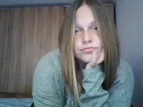 Snapshot of Evasapples chatting on 7, 3, 2025 Evasapples online show from 7, 3, 2025