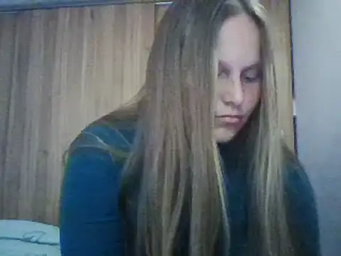 Snapshot of Evasapples chatting on 12, 3, 2025 Evasapples online show from 12, 3, 2025