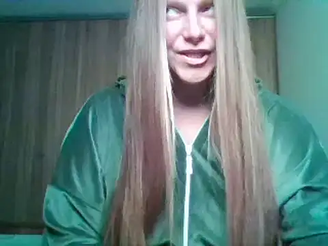 Snapshot of Evasapples chatting on 11, 9, 2025 Evasapples online show from 11, 9, 2025