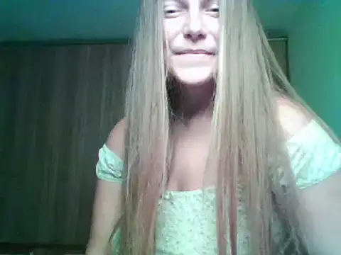 Snapshot of Evasapples chatting on 15, 9, 2025 Evasapples online show from 15, 9, 2025