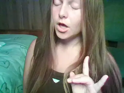 Snapshot of Evasapples chatting on 16, 9, 2025 Evasapples online show from 16, 9, 2025