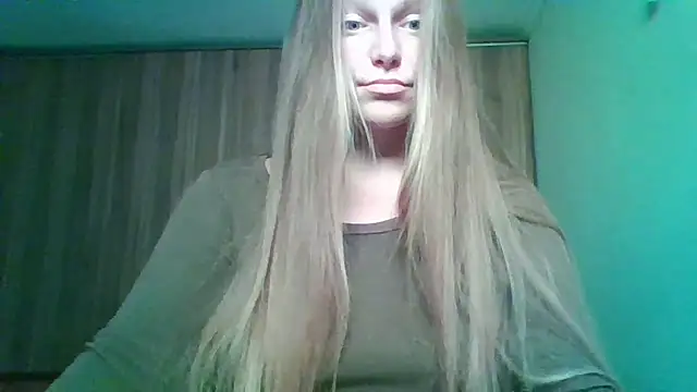 Snapshot of Evasapples chatting on 28, 9, 2025 Evasapples online show from 28, 9, 2025