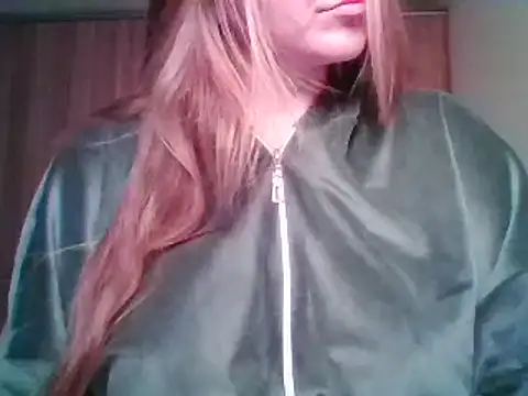 Snapshot of Evasapples chatting on 1, 10, 2025 Evasapples online show from 1, 10, 2025