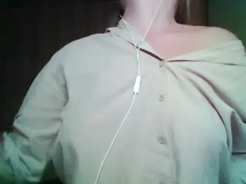 Snapshot of Evasapples chatting on 7, 10, 2025 Evasapples online show from 7, 10, 2025