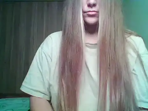 Snapshot of Evasapples chatting on 23, 10, 2025 Evasapples online show from 23, 10, 2025