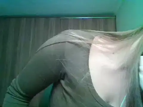 Snapshot of Evasapples chatting on 25, 10, 2025 Evasapples online show from 25, 10, 2025