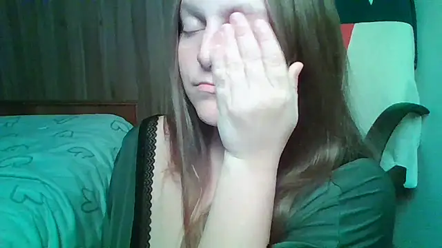 Snapshot of Evasapples chatting on 13, 11, 2025 Evasapples online show from 13, 11, 2025