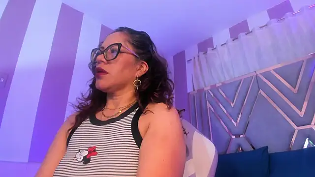 Snapshot of maria_paulac chatting on 8, 3, 2025 maria paulac online show from 8, 3, 2025