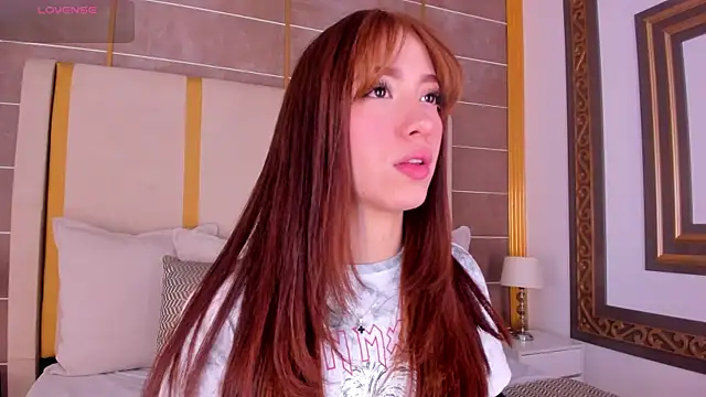 Snapshot of AbigailCarter chatting on 7, 10, 2025 AbigailCarter online show from 7, 10, 2025