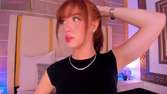 Snapshot of AbigailCarter chatting on 21, 11, 2025 AbigailCarter online show from 21, 11, 2025