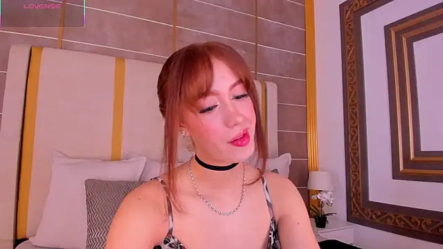 Snapshot of AbigailCarter chatting on 28, 11, 2025 AbigailCarter online show from 28, 11, 2025