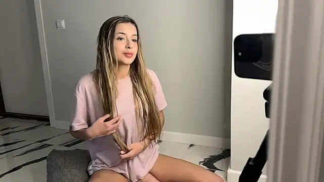 Snapshot of elisa_moon chatting on 11, 1, 2025 elisa moon online show from 11, 1, 2025