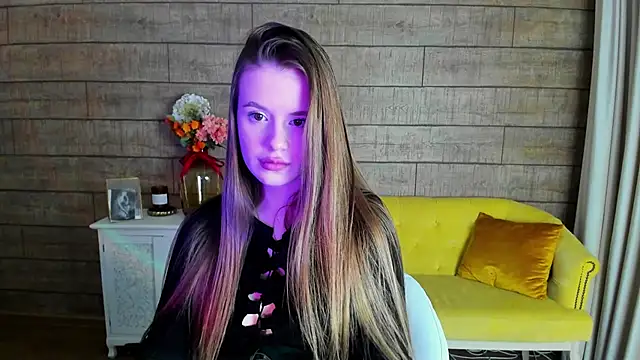 MilanaBalmain online show from 17, 2, 2025