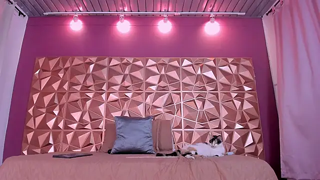 keendaall online show from 23, 12, 2024