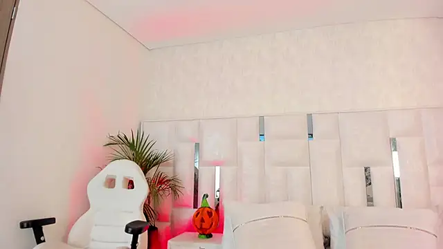 im nika  online show from 31, 10, 2025