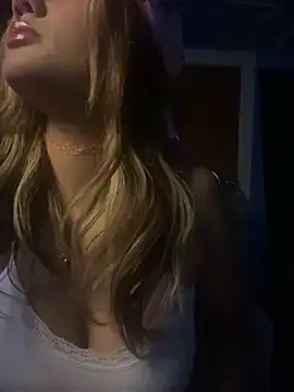 Snapshot of y0urlilgf chatting on 17, 12, 2024 y0urlilgf online show from 17, 12, 2024