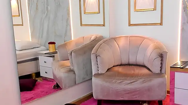 AmandaMartinez  online show from 3, 3, 2025