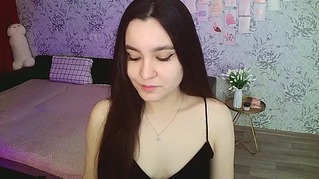 Snapshot of annie_shine chatting on 8, 12, 2024 annie shine online show from 8, 12, 2024