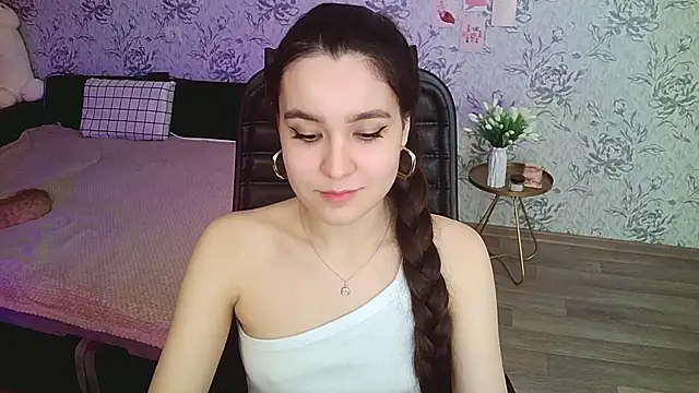 Snapshot of annie_shine chatting on 7, 1, 2025 annie shine online show from 7, 1, 2025