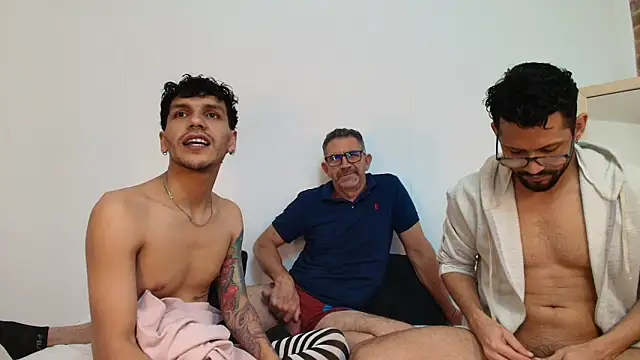 Snapshot of Benjamin_show chatting on 18, 12, 2025 Benjamin show online show from 18, 12, 2025