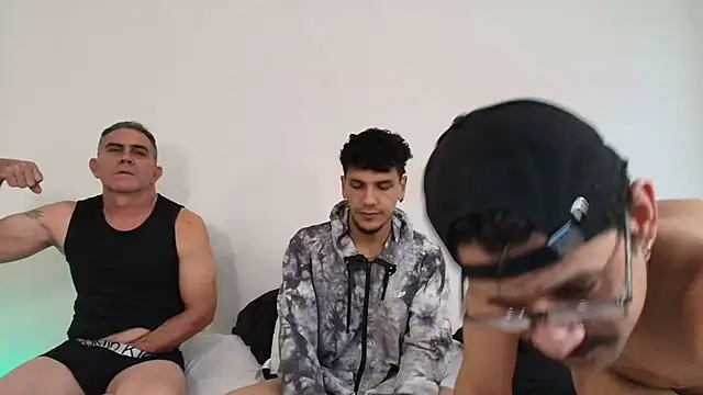 Snapshot of Benjamin_show chatting on 2, 2, 2026 Benjamin show online show from 2, 2, 2026