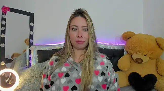 Snapshot of JanneKim chatting on 7, 3, 2025 JanneKim online show from 7, 3, 2025