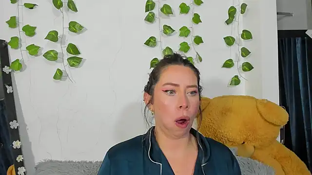 Snapshot of JanneKim chatting on 1, 12, 2025 JanneKim online show from 1, 12, 2025