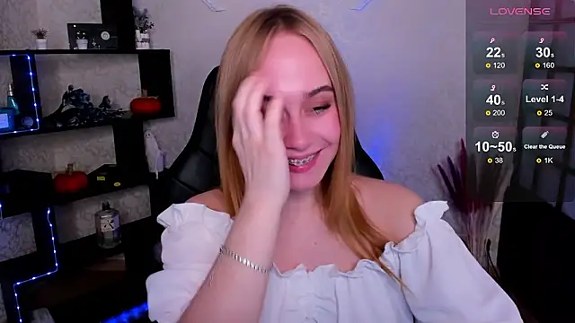 Snapshot of LianaBright chatting on 4, 12, 2024 LianaBright online show from 4, 12, 2024