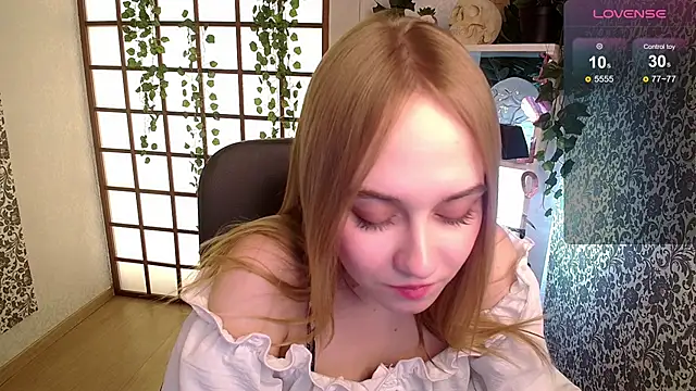 Snapshot of LianaBright chatting on 12, 12, 2024 LianaBright online show from 12, 12, 2024