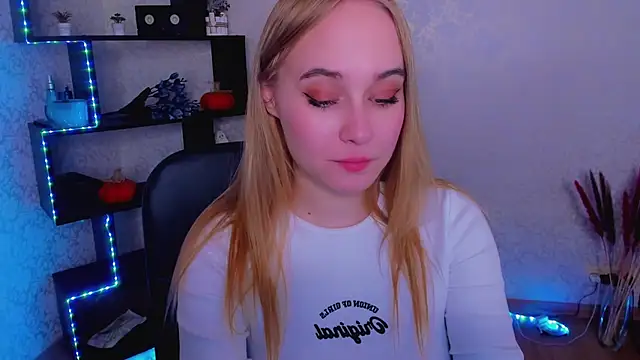 Snapshot of LianaBright chatting on 14, 12, 2024 LianaBright online show from 14, 12, 2024
