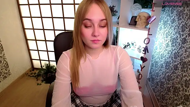 Snapshot of LianaBright chatting on 25, 12, 2024 LianaBright online show from 25, 12, 2024