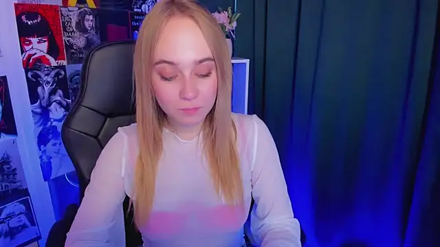 Snapshot of LianaBright chatting on 28, 12, 2024 LianaBright online show from 28, 12, 2024