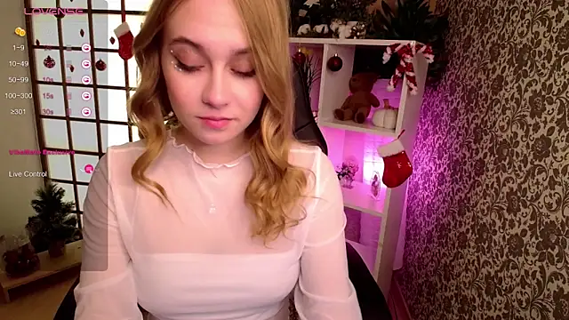 Snapshot of LianaBright chatting on 4, 1, 2025 LianaBright online show from 4, 1, 2025