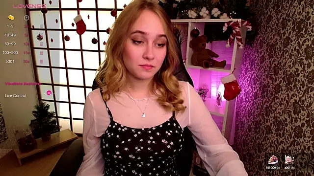 Snapshot of LianaBright chatting on 5, 1, 2025 LianaBright online show from 5, 1, 2025