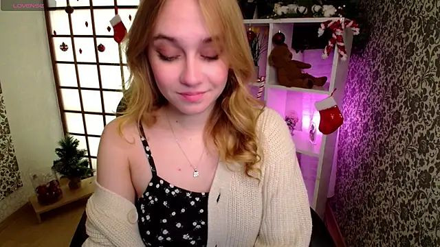 Snapshot of LianaBright chatting on 6, 1, 2025 LianaBright online show from 6, 1, 2025
